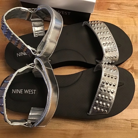 NINE WESTStudded Platform Sport Sandals  Comehere3 SilverStudded NIB Sz 8. - Picture 4 of 6